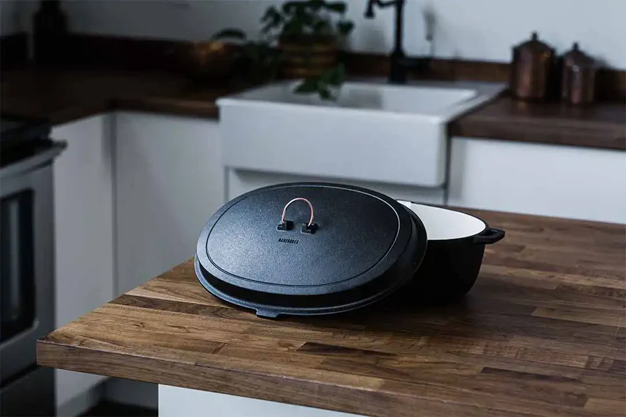 Barebones Enamel lined Cast iron Roaster - Vintage White - Image 3